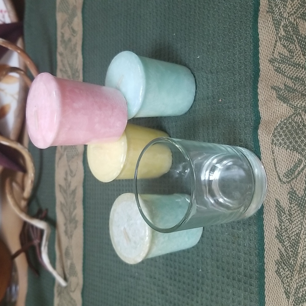 🕯4 CANDLES & GLASS HOLDER